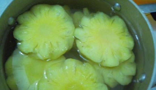 huong-dan-cach-lam-mut-dua-don-gian-don-tet-giadinhvietnam.com 5