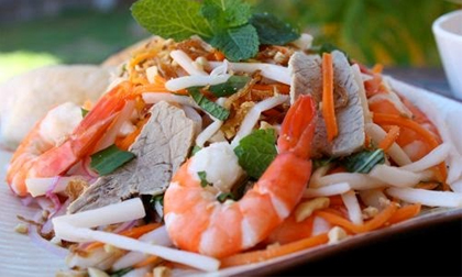 Học làm gỏi ngó sen đãi khách mâm cơm ngày Tết