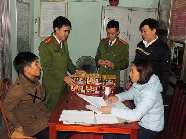 Hà Nam: Bắt quả tang đối tượng tàng trữ 11,7kg pháo