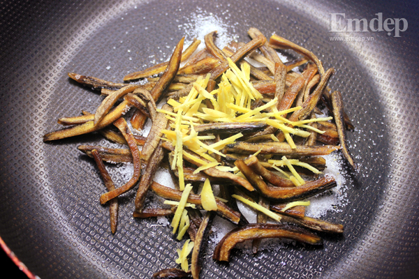 cach-lam-mut-chuoi-xao-gung-deo-thom-giadinhvietnam.com 5