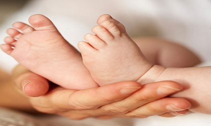 Phụ nữ sau sinh kiêng tắm: Hại mình, hại con