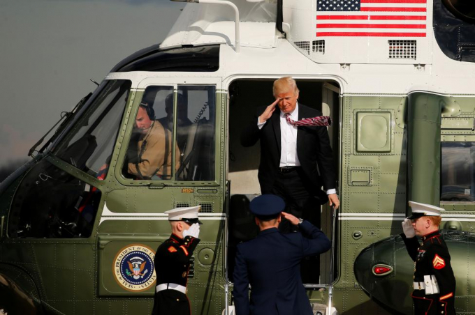 Ngày 24/1, Tổng thống Donald Trump đã ký sắc lệnh cho xúc tiến thông qua dự án xây dựng hai đường ống dẫn dầu Keystone XL và Dakota Access. Thông qua hai dự án đường ống dẫn dầu này là một trong những lời hứa trong chiến dịch tranh cử, đồng thời là nỗ lực phá bỏ những di sản về môi trường của chính quyền Obama.
