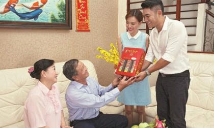 Chết cười với cái Tết đầu của những nàng dâu, chàng rể mới