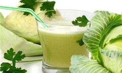Những người không nên uống nước ép bắp cải