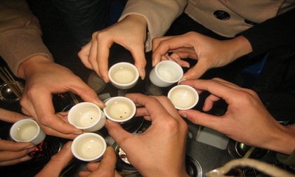 Án mạng vì hết rượu mà không chịu rót