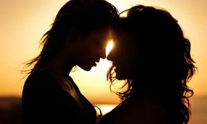 Không chấp nhận vợ ngoại tình với... đàn bà