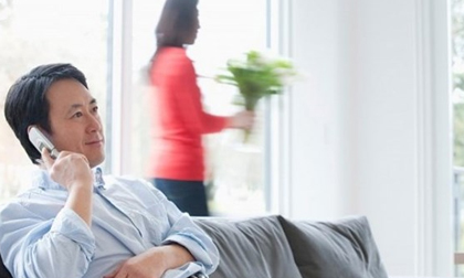 Ly hôn vì chồng gọi điện cho vợ tình cũ