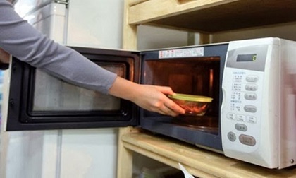 6 nguy hiểm khó lường khi dùng lò vi sóng