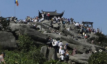 'Hái' bội tiền từ các tour du lịch tâm linh sau Tết