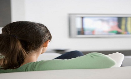 Xem ti vi thường xuyên dễ dẫn đến... đột quỵ