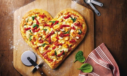 Tự tay làm pizza trái tim tặng người yêu thương
