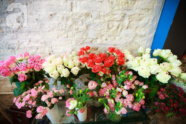 Doanh nhân chi 30 triệu đồng mua 99 bông hoa hồng phủ socola nhập khẩu tặng bạn gái dịp Valentine