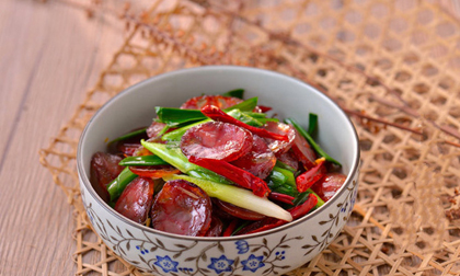 Lạp xưởng dư sau Tết, chế biến ngay 2 món cực ngon cơm!