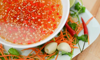 Bí quyết pha nước mắm tỏi ớt ngon tuyệt cú mèo, ăn 1 lần sẽ nhớ mãi 