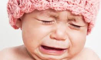 Mẹo dỗ trẻ sơ sinh nín khóc nhanh không tưởng