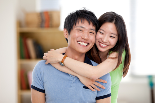 Người chồng cầu hôn vợ mỗi ngày trong 6 năm và không có ý định dừng lại