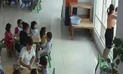 Hiệu trưởng mầm non doạ ném học sinh qua cửa sổ để ép ăn
