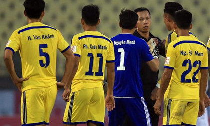 Toyota V-League 2017: Lo nhất Vua... dở người