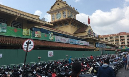 Đám tang 'ông trùm' Sài Gòn: Ai đến viếng cũng mời bia, tặng tiền