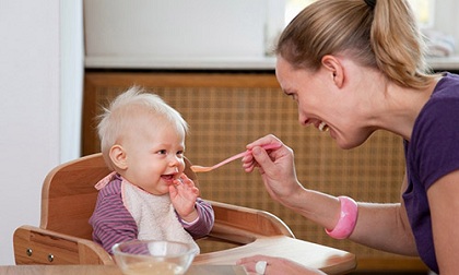 Bí quyết để trẻ bắt đầu ăn dặm thành công để con 'hay ăn, chóng lớn'