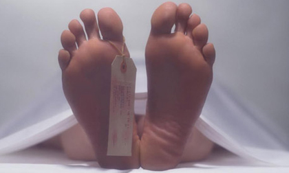Ngay trước giờ hỏa táng, chàng trai bất ngờ sống lại khiến cả nhà hoảng loạn