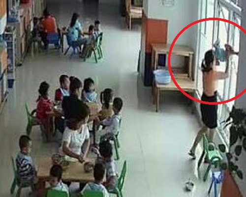 tin moi nhat ve vu hieu truong doc nguoc, doa nem tre qua cua so - 1