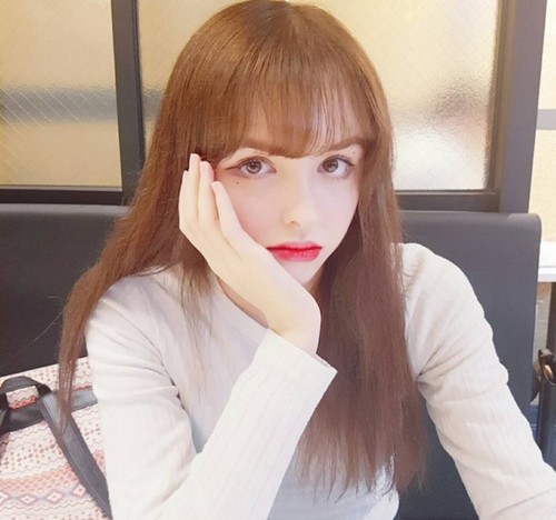Chỉ 1 giây bị chụp lén, 6 