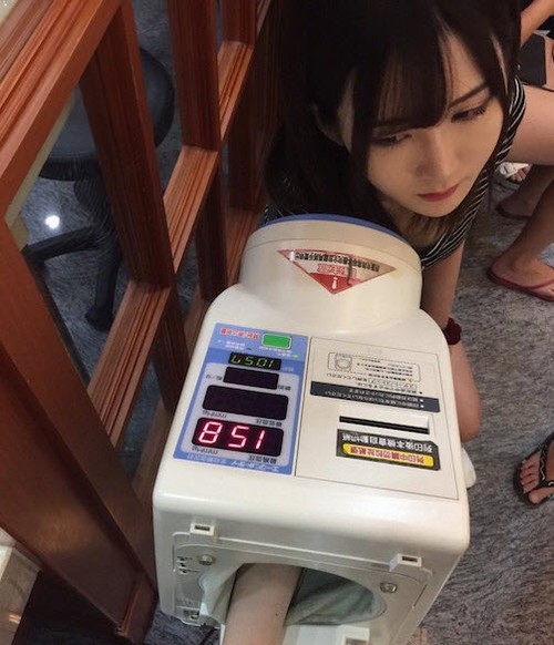 Chỉ 1 giây bị chụp lén, 6 