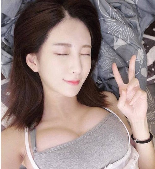 Chỉ 1 giây bị chụp lén, 6 