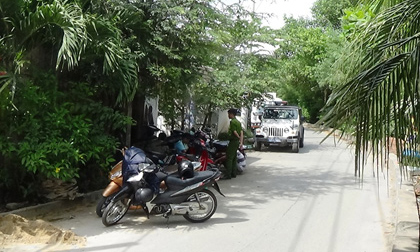 Sau tiếng động lạ, phát hiện hàng xóm chết trên vũng máu