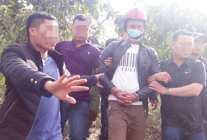 Khoi to bi can giet chong nguoi tinh, giau xac trong ray hinh anh 1