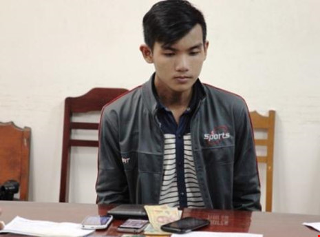 Nam sinh quay trộm bạn nữ tắm rồi tống tiền - 1