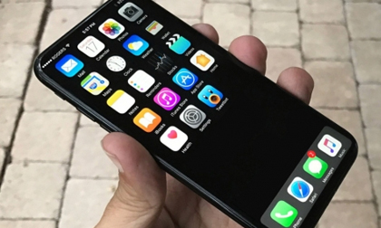 Rộ tin đồn Apple sẽ loại bỏ sạc không dây trên iPhone 8?