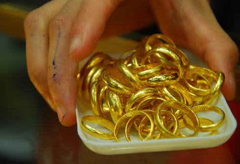 Giá vàng hôm nay 26/2: Tăng mạnh từ mốc 36,72