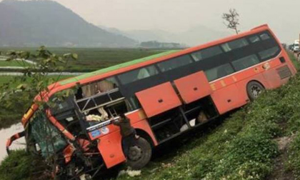 Tin nóng mới nhất trưa 26/2: Tai nạn liên hoàn, xe khách lao xuống ruộng