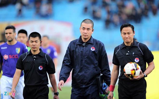 Vong 7 V.League: Nhung sieu pham va vet gon trong tai hinh anh 1
