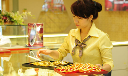 Giá vàng hôm nay 28/2: Nín thở chờ thời, găm tiền đợi sóng