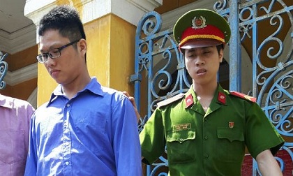 Tiêu hết tiền mua ô tô, lừa nhân viên tiệm vàng đến nhà để cướp