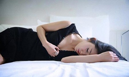 Cởi áo tôi ra rồi, anh lạnh lùng mặc lại khi nhìn thấy vết sẹo ấy