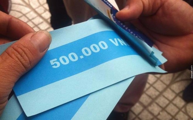Rut tien ATM, khach nhan duoc giay in so 500.000 VND hinh anh 1