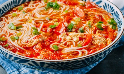Có ngay tô mì trứng cà chua siêu ngon chỉ trong 'tích tắc'