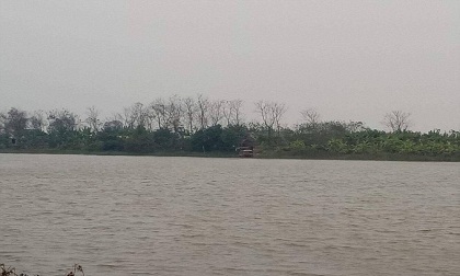 Triệt phá sới bạc trên sông Hồng, một con bạc nhảy xuống sông đuối nước