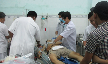 Tai nạn đêm khuya, 4 sinh viên đi làm thêm thương vong