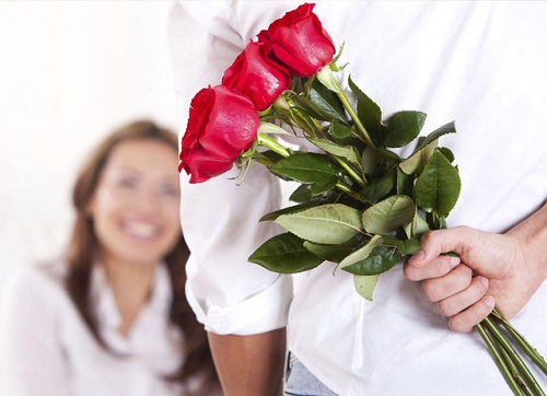 Xúc động hình ảnh ông chú lao động không có tiền mua quà 8/3 tặng vợ - Ảnh 4.