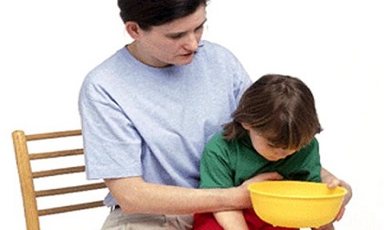 Sơ cứu đúng cách khi trẻ uống nhầm hóa chất