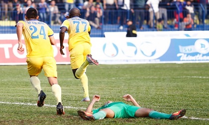 Thanh Hóa chật vật giành 3 điểm, giữ vững ngôi đầu V-League