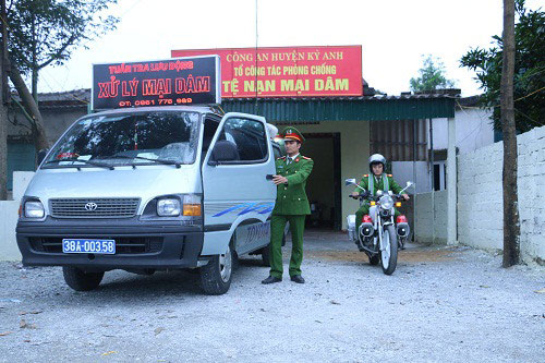 Lập chốt chống mại dâm giữa chốn ‘lầu xanh’ phố núi - 1