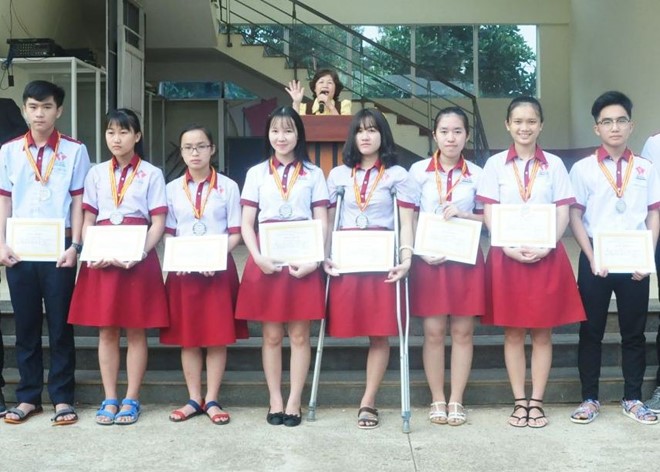Nu sinh bi cua chan doat huy chuong bac Olympic Dia ly hinh anh 1