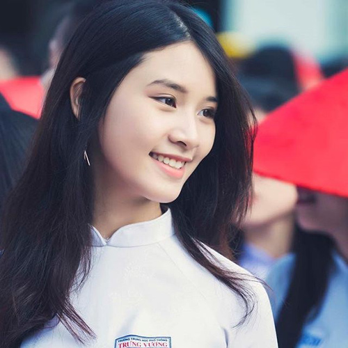Nhan sắc thật của thiếu nữ “gây bão” phố đi bộ Nguyễn Huệ - 1