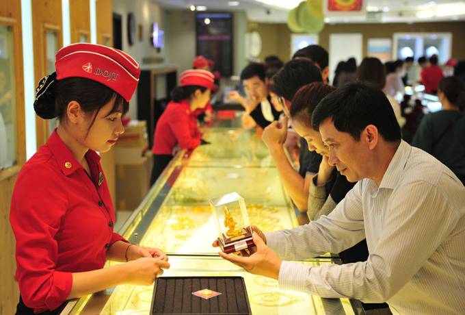 Giá vàng hôm nay 10/3: Vàng SJC sụt giảm liên tục